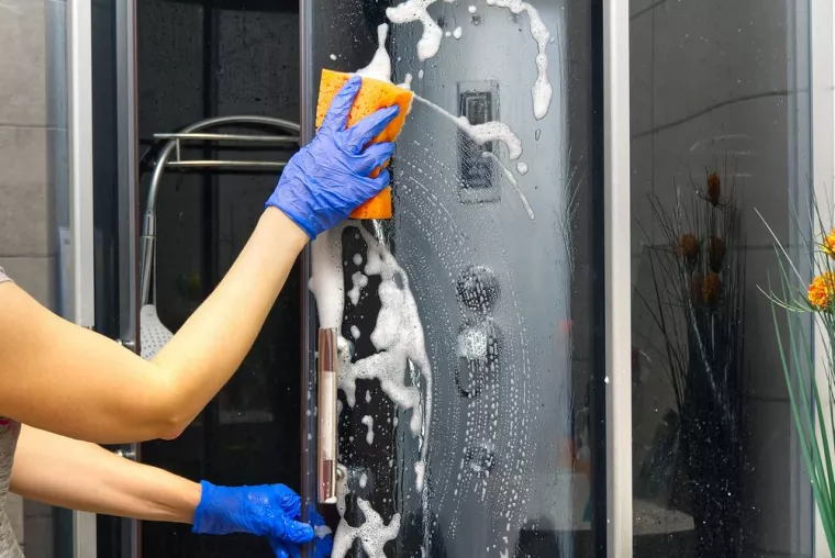 Comment nettoyer les parois de sa douche sans produits chimiques et de manière durable ?, Brest, ALP Plombier