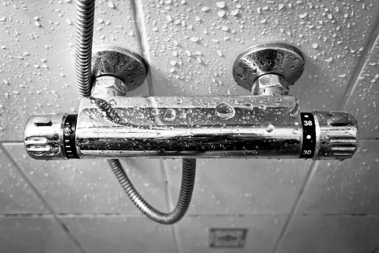 Faire réparer le thermostat de la salle de bain en assez mauvais état, Brest, ALP Plombier