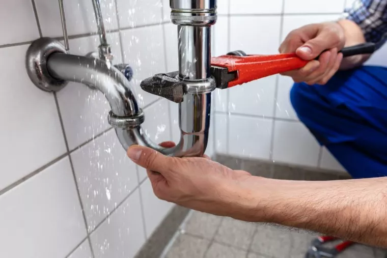 Que faire en cas de fuite d'eau très grave et urgente dans sa salle de bain très mal isolé ?, Brest, ALP Plombier